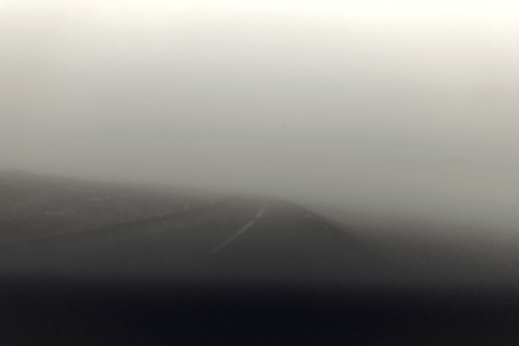 Seyðisfjörður - Nebel auf der Straße